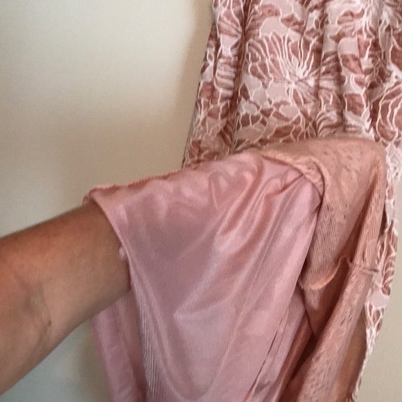 ❌SOLD❌🌸 Monoreno Boutique Dress 🌸 - Picture 6 of 8